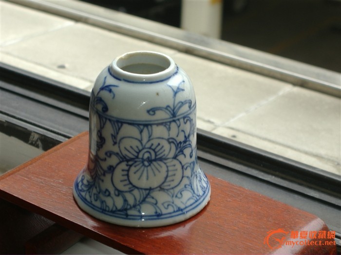 清 钟式缠枝莲水盂