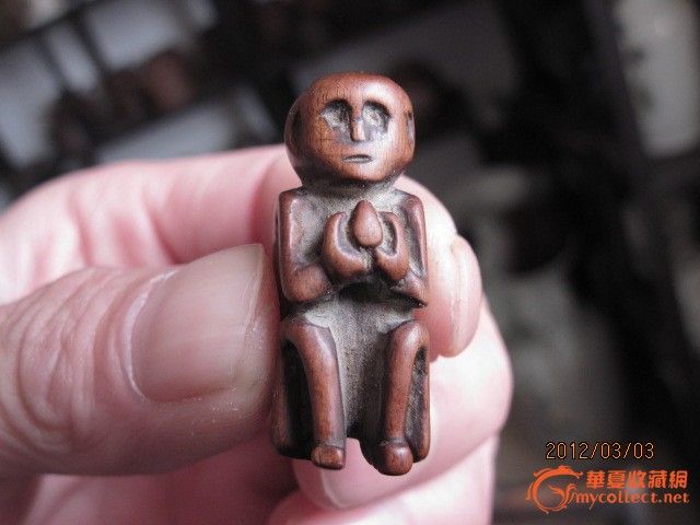 地摊交易区所展示的物品交易信息,其真实性、准确性和合法性由信息发布人负责,华夏收藏网不承担任何法律责任。 华夏收藏网有两种交易模式,1、买卖双方私下协商自行交易;2、买卖双方委托华夏收藏网代理交易。 凡是用户私下交易免费,但本网不承担任何责任。华夏收藏网提醒:为保障您的利益,推荐您选择委托华夏收藏网代理交易,具体安全交易方法如下: 代理交易其运作的实质是以华夏收藏网为货与款转移的中介,提供让买卖双方都放心货款转移的一种服务。 1、买卖双方通过看图、交流达成交易意向,买家将货款作为押金汇至本网,本网收到押金