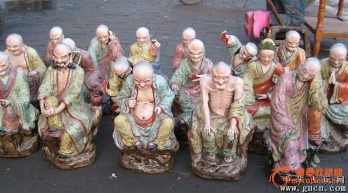 地摊交易区所展示的物品交易信息,其真实性、准确性和合法性由信息发布人负责,华夏收藏网不承担任何法律责任。 华夏收藏网有两种交易模式,1、买卖双方私下协商自行交易;2、买卖双方委托华夏收藏网代理交易。 凡是用户私下交易免费,但本网不承担任何责任。华夏收藏网提醒:为保障您的利益,推荐您选择委托华夏收藏网代理交易,具体安全交易方法如下: 代理交易其运作的实质是以华夏收藏网为货与款转移的中介,提供让买卖双方都放心货款转移的一种服务。 1、买卖双方通过看图、交流达成交易意向,买家将货款作为押金汇至本网,本网收到押金