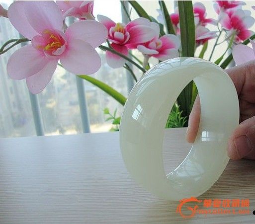 新疆昆仑山脉天然白玉石加宽版手镯子_新疆昆