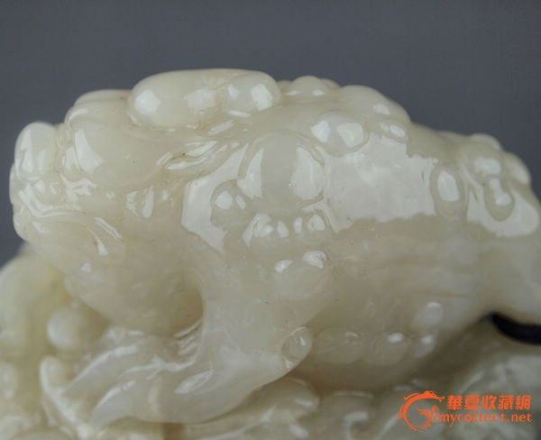 寿山石精品手把件--老性善伯冻石(招财三脚蟾)