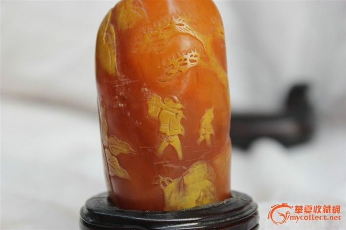 福建寿山田黄石金包金留皮巧雕松下老人章料!