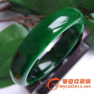 正品绿水晶手镯 闪亮翠绿猫眼石玉手镯