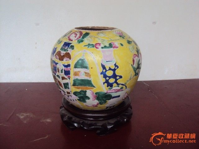 全品大清同治黄地粉彩博古纹西瓜罐一件-全品