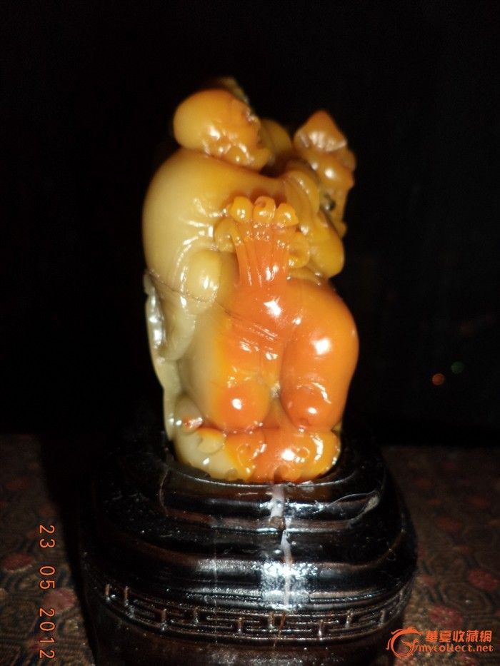 寿山连江黄金银冻-螭龙招财--通兲阁款随形章-