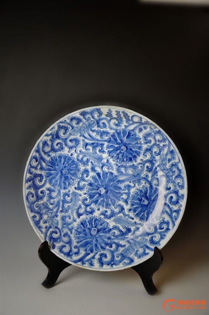 康熙青花缠枝莲大盘