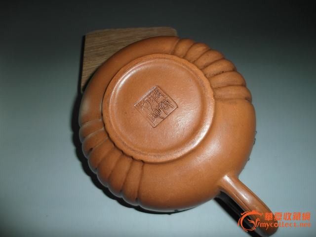 底款:蒋蓉制陶【扁筋纹壶◢宜兴紫砂