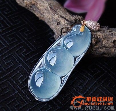 玻璃种凝露荧光翡翠富贵豆,四季发财豆