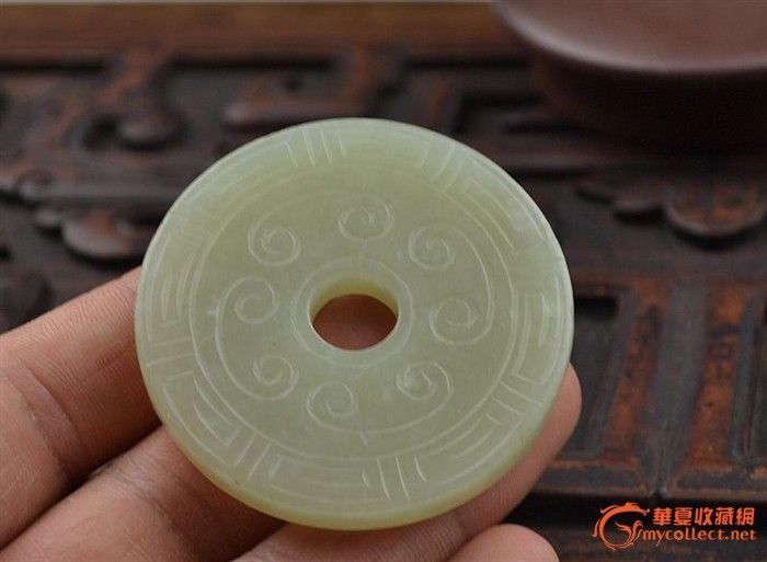 和田玉山料如意回纹仿古圆牌